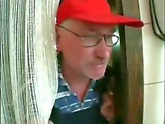 Homem irritado de antigo loira Sex Slave