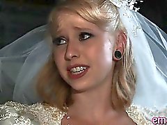 Jeune mariée blondasse fucked anal par un black avant son mariage