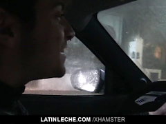 LatinLeche - Taxista suga Latina pau, fodido por dinheiro