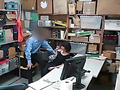 Shoplifter Suck Cock yaptı