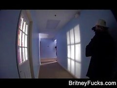 BTS Spaß beim Britney Bernsteinfarbiges und Missy Martínez