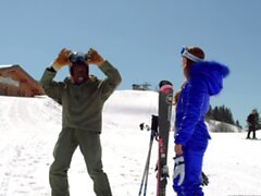 Blacked Stunning Ski-Bunny Maria si aggancia con un uomo sposato