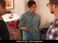 Familydick - Handsome Daddy junta-se a trio