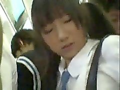 Blygt schoolgirlen knullas i en offentlig Tåget