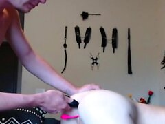 Kuumaan Teinien Verkkokamera Girl nykii kahta Cocks