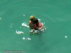 amantes desnudos capturado de cámaras de de la playa