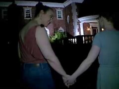 Schmutzige lesende Lesben, Amy und Violet machen die Liebe mitten in der Nacht - SunPorno unzensiert