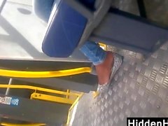 Control de salida Esto Las muchachas Fetichismo en un autobús